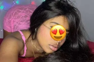 sexy cubada dispuesa a cumplirte tus fetiche papi 👅 - Image 1