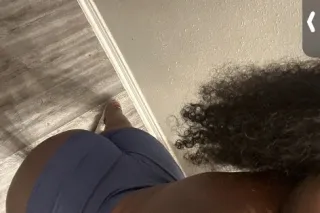 WHO WANTS TO FACETIME 🤪IM READ... - Image 1