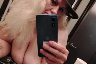 Happy V Day!!!! im alone, whos gonna bring me gifts and let me show you my appreciation.i got that throat and that fat ass!!! i love gifts btw - Image 12