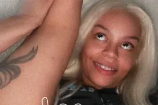 Bored af 😌Lets hangout 💦💦🥰🍑 - Image 1