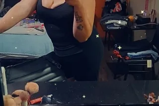 HUMPDAY CAR-FUN W/ KANDY🥰💦💦😘😘👅... - Image 3