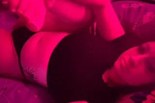 Thick Sexy Latina 👅 - Image 9