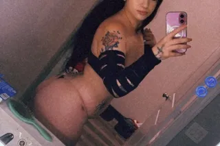 Thick Sexy Latina 👅 - Image 1