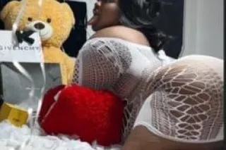 Sexy Ebony phat pussy Wet and ... - Image 2