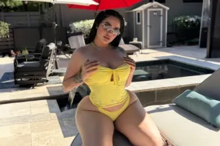 😈YOUR FAVORITE UPSCALE THICK B... - Image 4