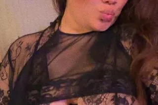 Tease you TuesdayJust give me a text so we can spend some time together - Image 1