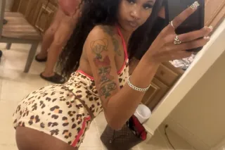 Pretty freaky petite babe🍒👅 in... - Image 1