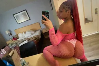 THICK ASS REDBONE😻. COME HAVE FUN. FACETIME MANDITORY 🚫NO BARE🚫KISSING ✅MASSAGES ✅INCALLS ✅OUTCALLS. NO GAMES‼. text me for more information💋. - Image 1