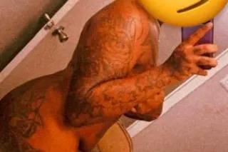 IM THE THICK GIRL IN THE PICS MY COUSIN IS THE SLIM THICK TATTED ONE COME SEE US NO LAW ENFORCEMENT - Image 1