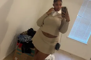 Here to serve you a good time 💋 - Image 5