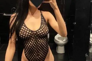 Girl 😏 - Image 2