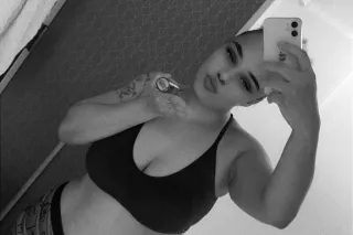 New in town Sexy Cali Babe💜...... - Image 1