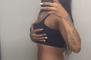 Chyna❤ 5'5 Slim Thick 😝 - Image 2