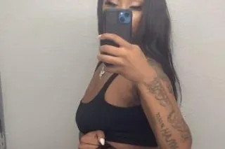 Chyna❤ 5'5 Slim Thick 😝 - Image 1