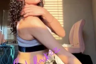 Upscale 👠5⃣⭐✨✨Rubi with the wa... - Image 1