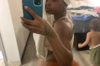 Pretty Enough To Distract You All Night 💋🤩 - Image 6