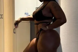 Treat Yourself !! Yes, You deserve it!! The massage Queen is here!! - Image 1