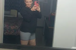 welcome to the 2 gril palace - Image 3