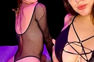 2 girls 💦😻 - 24 - Image 3