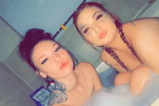 2 girls 💦😻 - 24 - Image 1