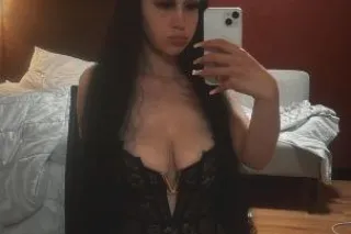 💦💦ITS MIA 💦💦 - Image 2
