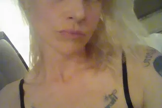 beautiful blonde available for car date or incall - Image 5
