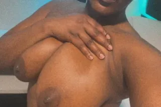 Deepthroat Queen .. Wet ass pu... - Image 2