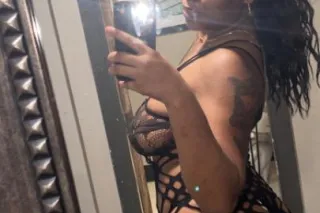 available now..pretty& horny 🥰💋in & outcalls 🫶🏽💦 latenight - Image 5