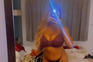 ⭐ BUSTY BADDIE WITH BUBBLE BOOTY ⭐ - Image 1