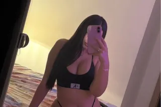 😈Hot new Latina in town 🍆👅 - Image 2