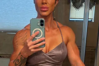 Female Bodybuilder - 43 - Image 3