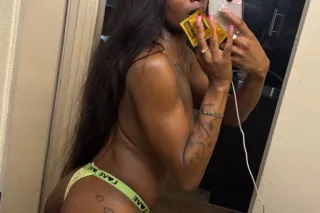 Slim thick & Petite🍫 Come Drow... - Image 4
