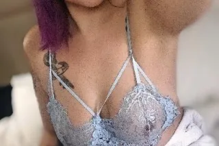 IN TOWN FOR TWO DAYS 💋💦💙 - Image 1