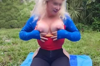 A Wonder(ful) Woman & A Supergirl - Image 7