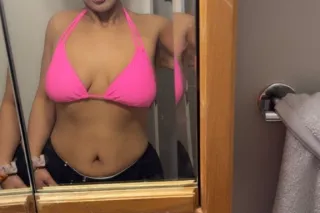 Sunday Specials! Arab Baddie a... - Image 1
