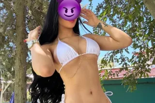 Nueva chica con grandes botines en la ciudad, ven a verme - Image 3