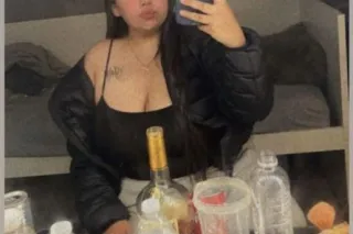 Sexy Seductive latina looking ... - Image 1