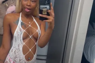 NEW IN TOWN😍😍💦 STOP AND CLICK ... - Image 4