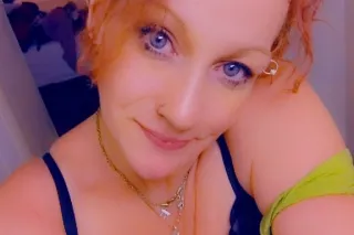 bad ass white girl - Image 11