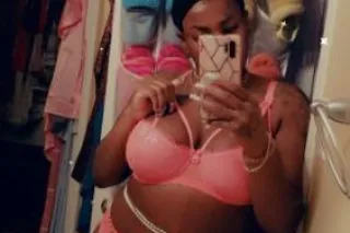 All Natural Ebony Beauty Looki... - Image 1