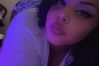 Hi, I'm a Latina girl availabl... - Image 4