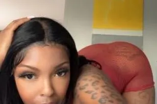 100% Real UPSCALE RED BARBIE -... - Image 3