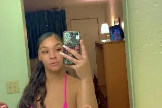 Happy Hoelidays! Your favorite escort is here💫🤭😍 - Image 1