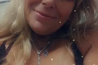 ~💋 Sexy Blonde SoCal Soccermom... - Image 1
