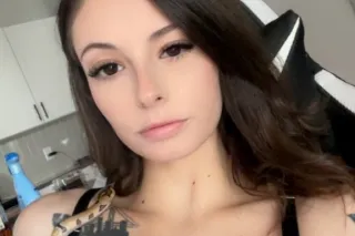 💕Your fav petite spinner Babe😘... - Image 1