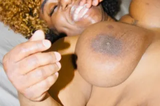 thick in all the right places - Image 1