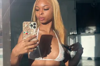 5’2 petite Guaranteed To Keep You Satisfied Available 24/7💕 - Image 1