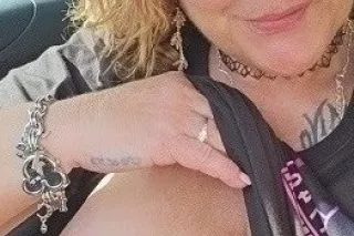 Mature 37yo Independent | Hosting & Traveling | Snap Me Fast - Image 3