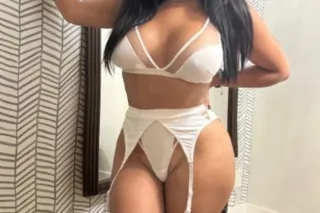 Hello, I am Colombian 🇻🇪 I’m new in the area, come and enjoy with me, daddy - Image 2