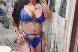 come see this sexy woman🥰😍 - Image 3